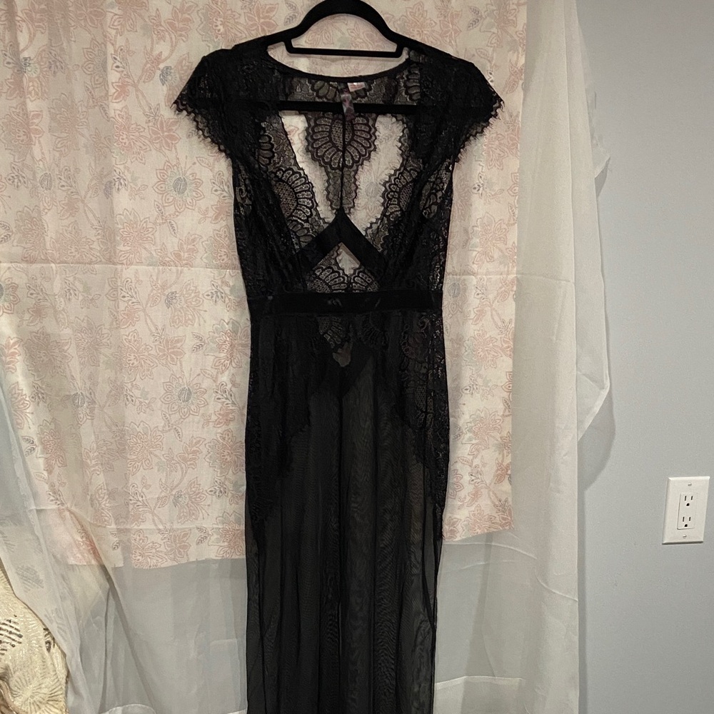 Elegant Black Lace Nightgown